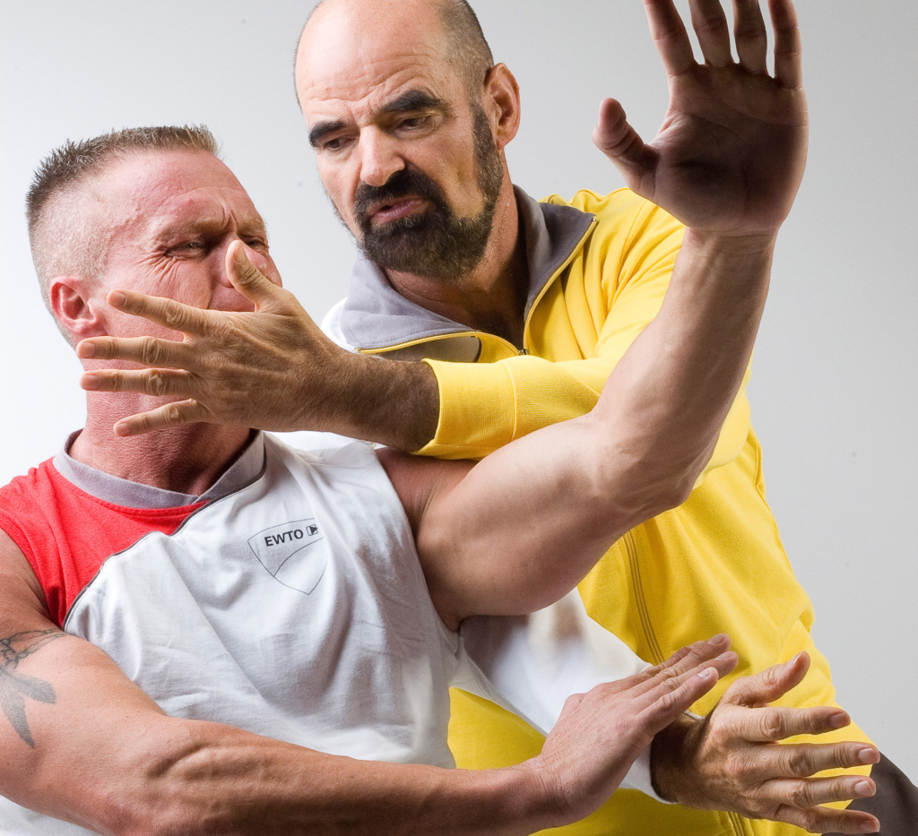 Professor Doctor Keith R. Kernspecht and a WingTsun Master depict a close combat situation.
